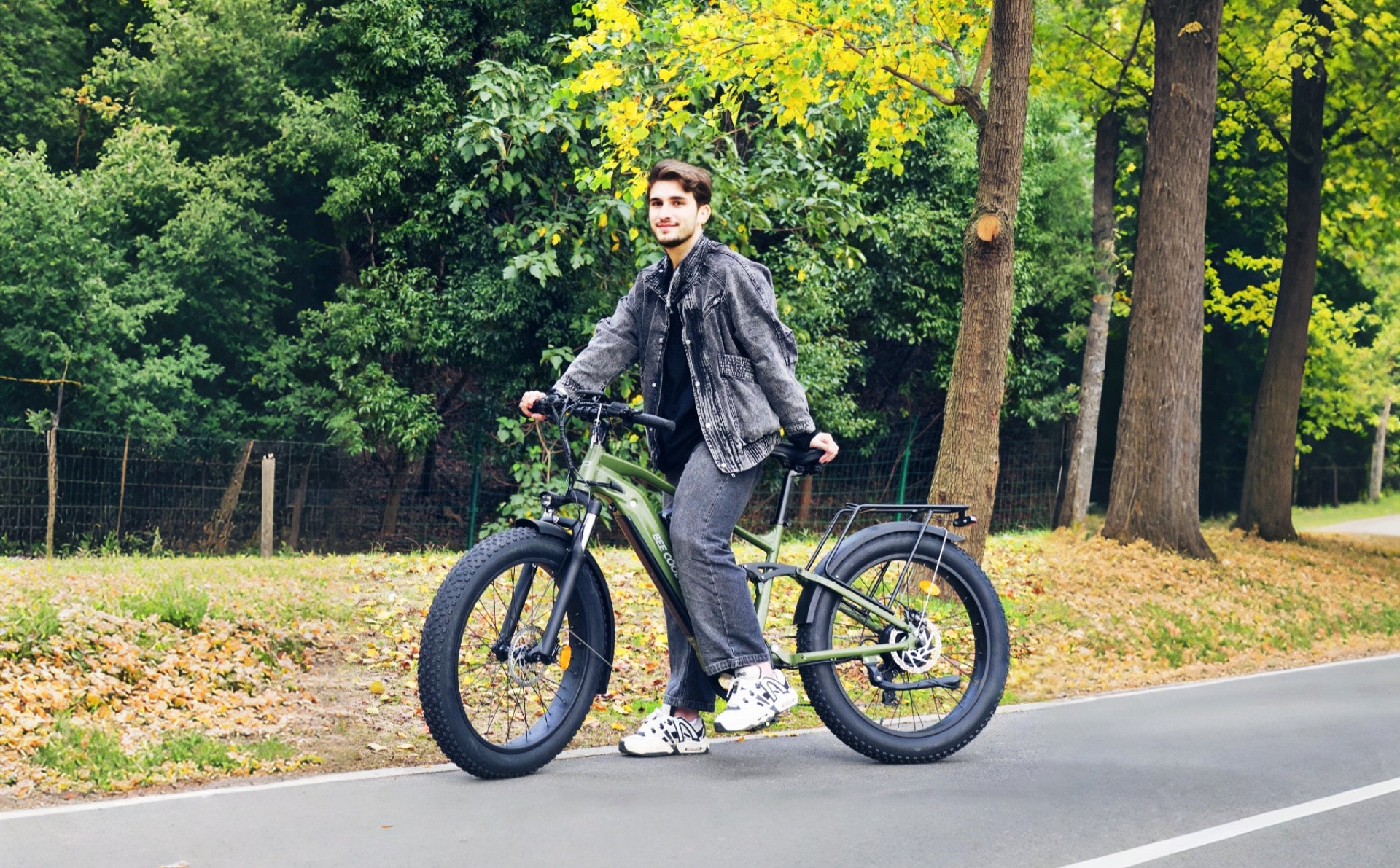 Introducing the Bee Voyager: The Ultimate Dual Batteries E-Bike by BeeCool Bikes