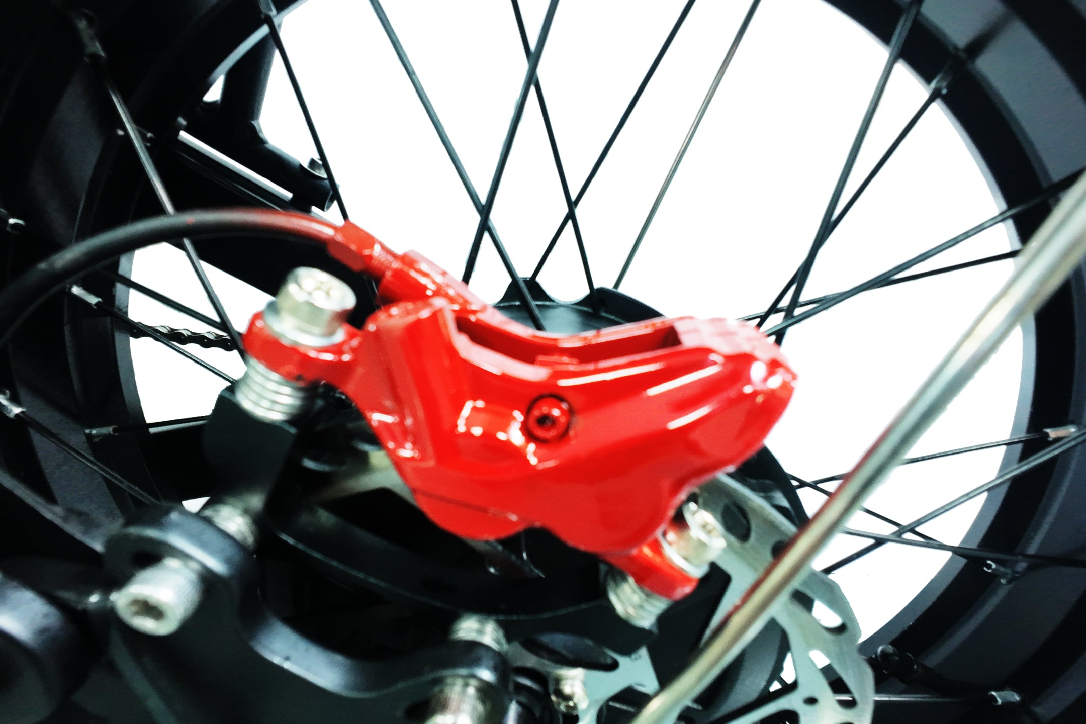 4-Piston Hydraulic Brakes