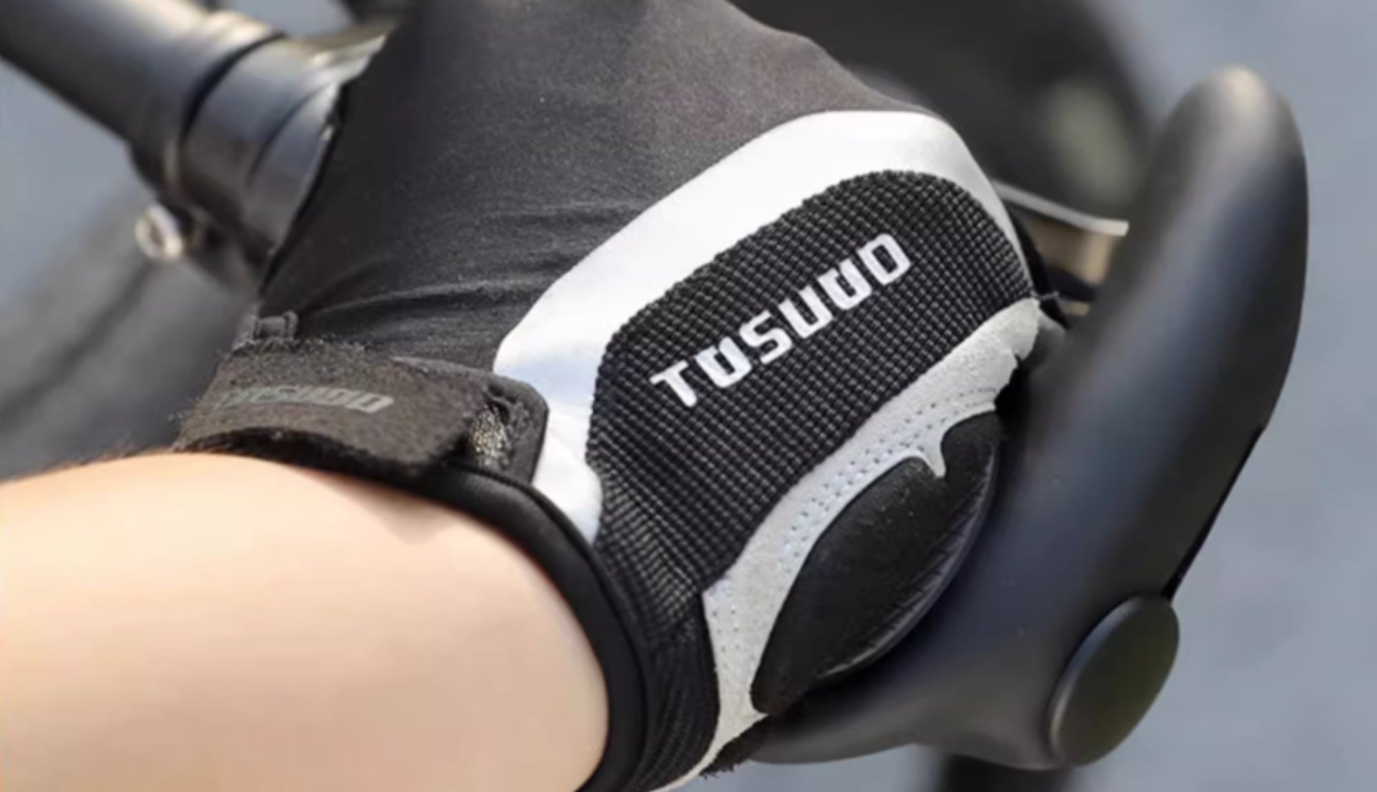 BeeCool Bikes Ergonomic Handlebar Grips With Side Bar