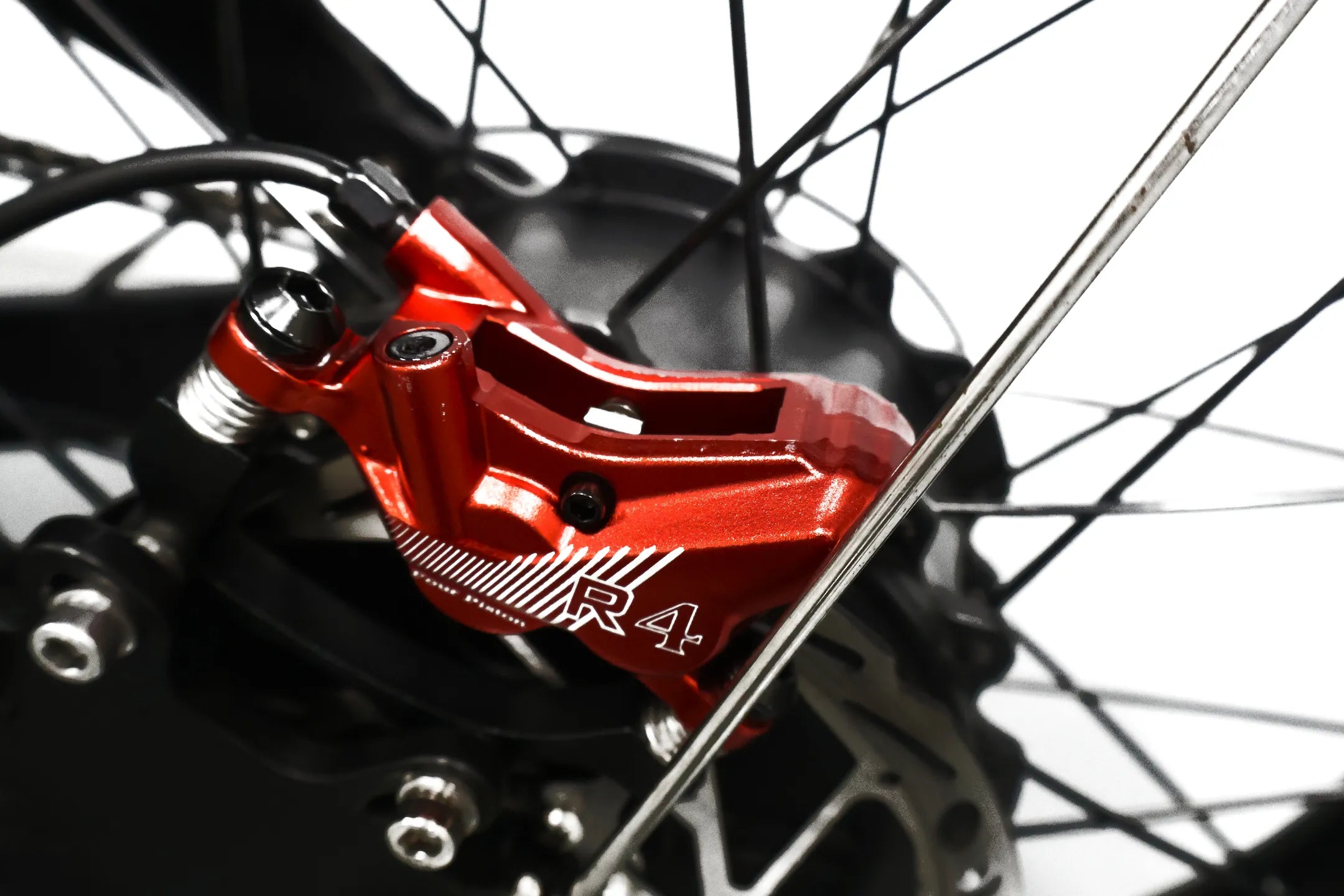 4-Piston Hydraulic Brakes